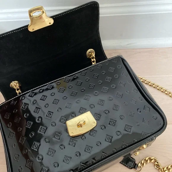 INVECE patent leather gold chain bag